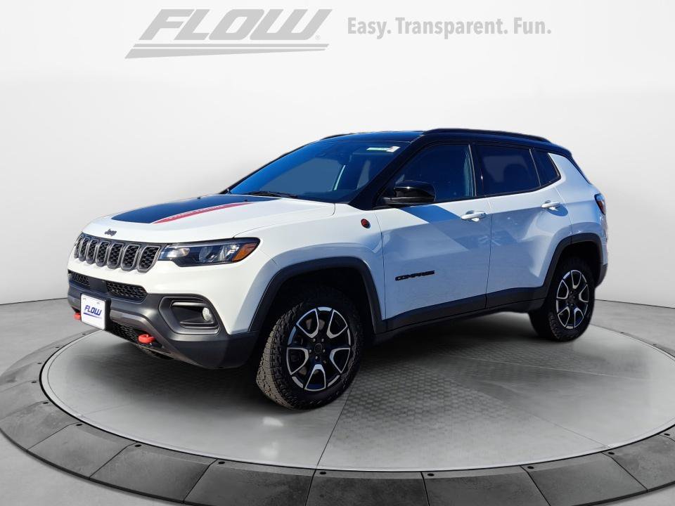 Used 2025 Jeep Compass Trailhawk AWD/4WD image 4