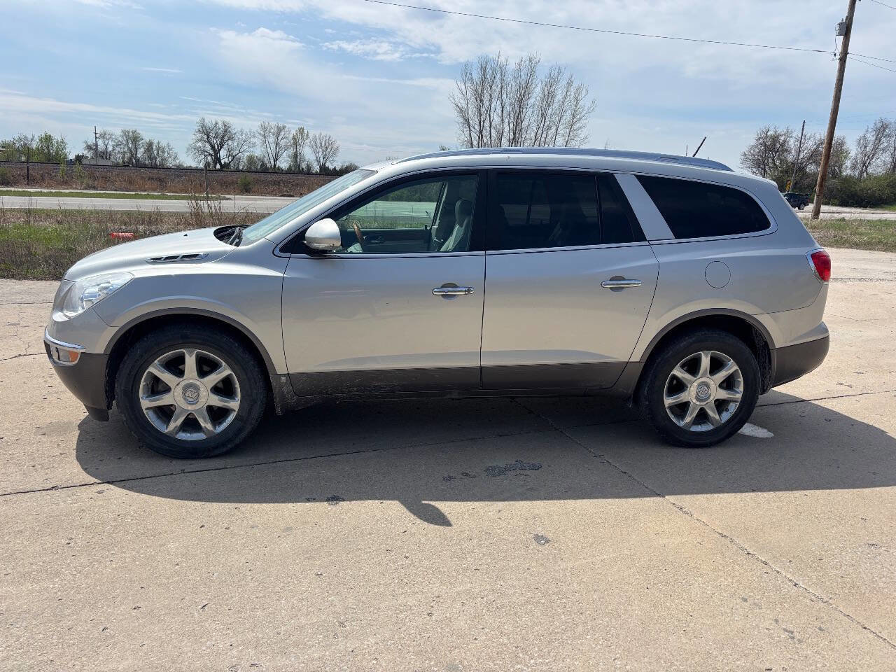 Used 2008 Buick Enclave CXL w/ Entertainment Package #1 AWD/4WD image 9