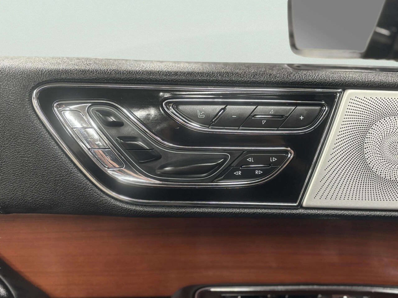 Used 2020 Lincoln Navigator Reserve w/ Equipment Group 208A Reserve image 12