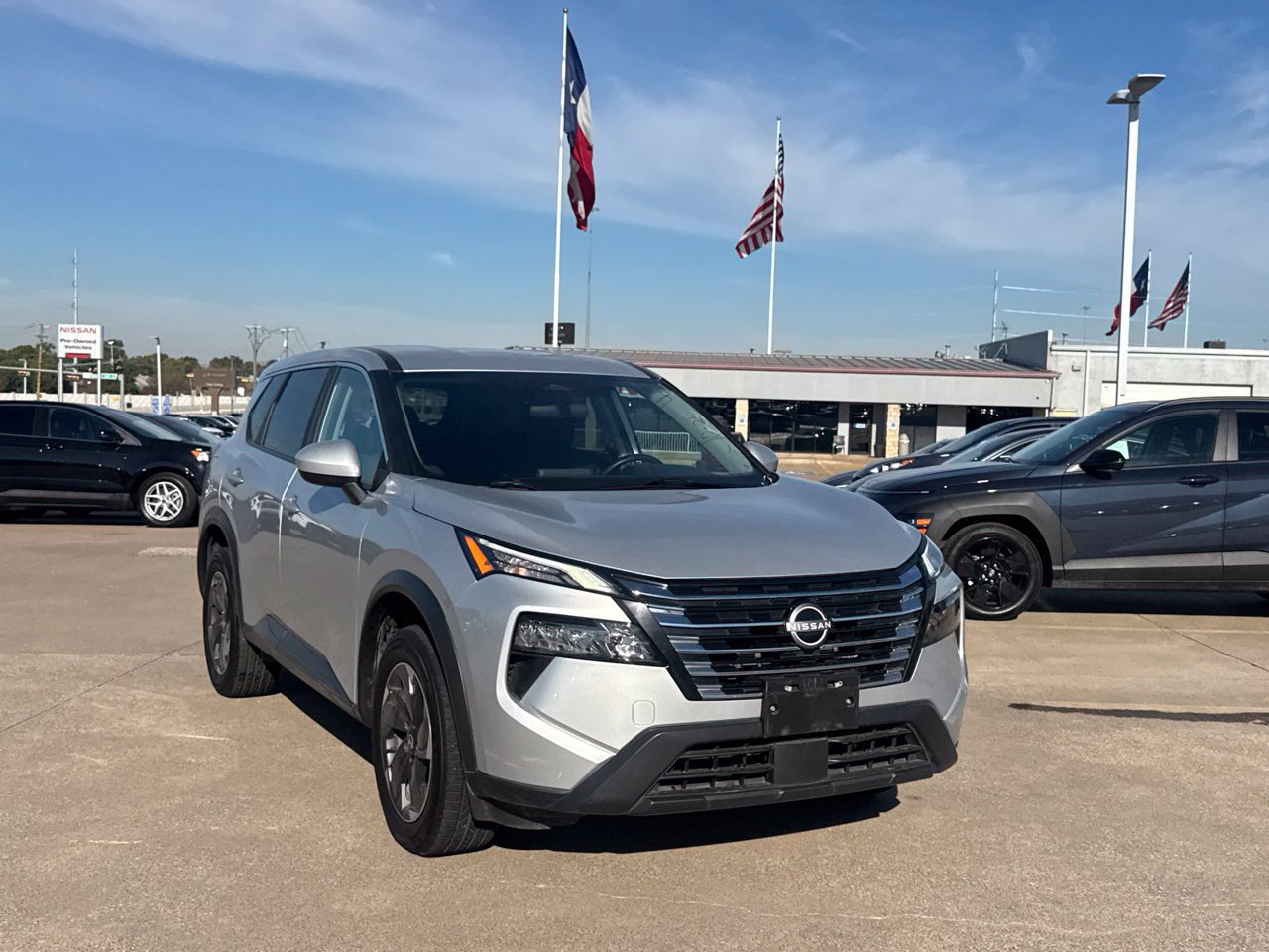 Certified 2025 Nissan Rogue SV FWD image 3