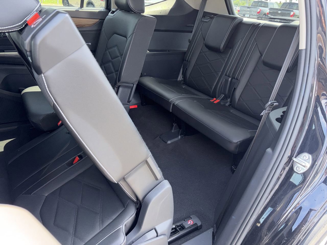 Used 2025 Volkswagen Atlas SE AWD/4WD image 30