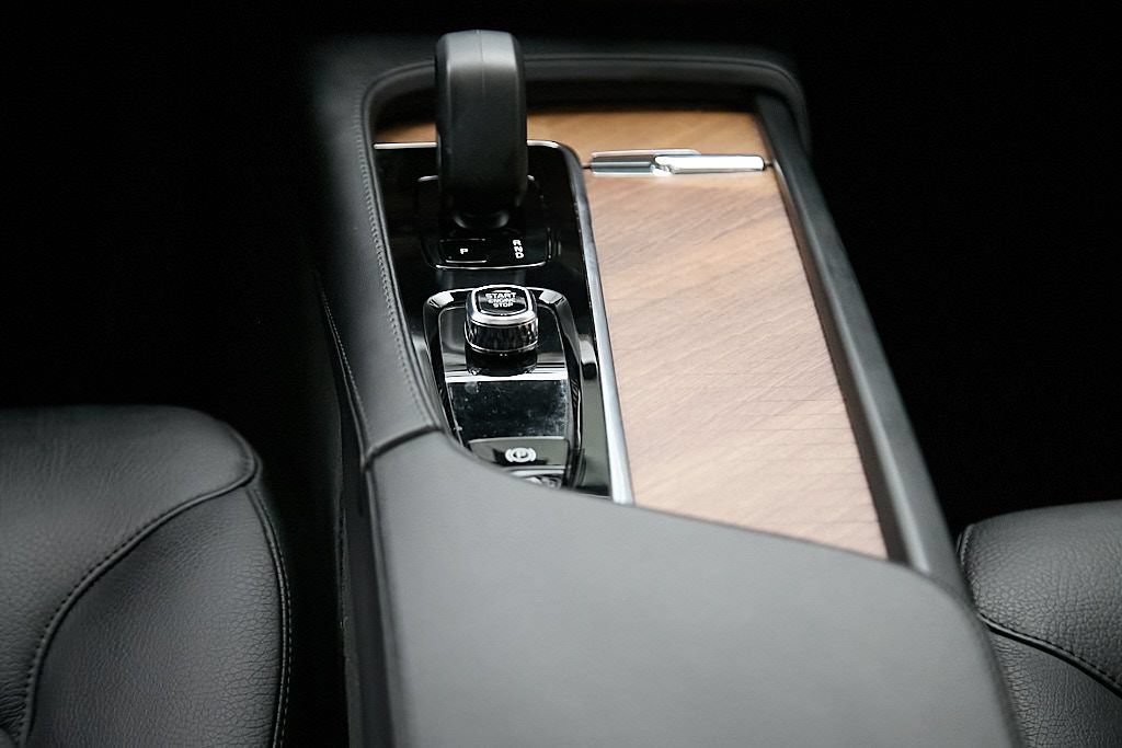 Certified 2024 Volvo XC90 B6 Plus w/ Protection Package Premier AWD/4WD image 31