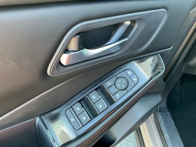 Used 2025 Nissan Rogue SV AWD/4WD image 14