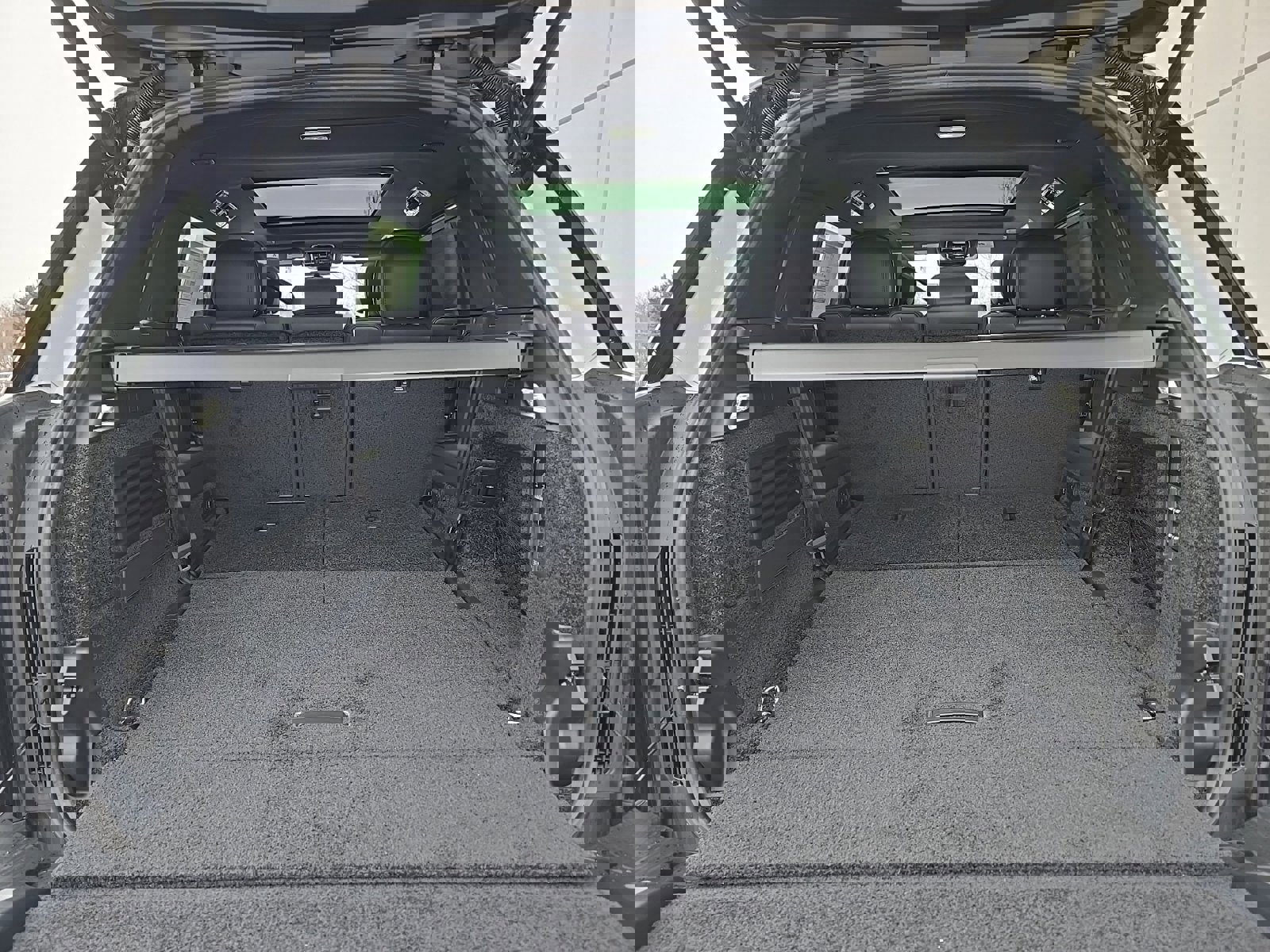 New 2026 Land Rover Range Rover Long Wheelbase SE image 26