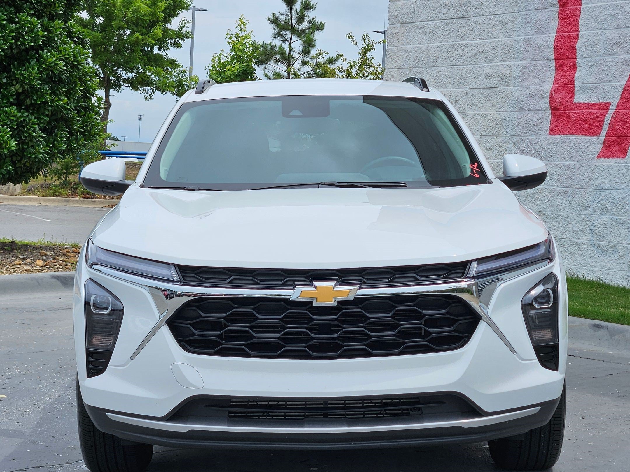 Used 2025 Chevrolet Trax LT w/ LT Convenience Package FWD image 2