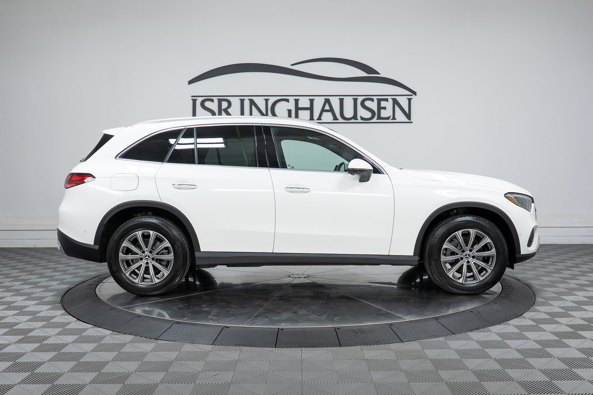 Used 2025 Mercedes-Benz GLC 300 4MATIC image 4