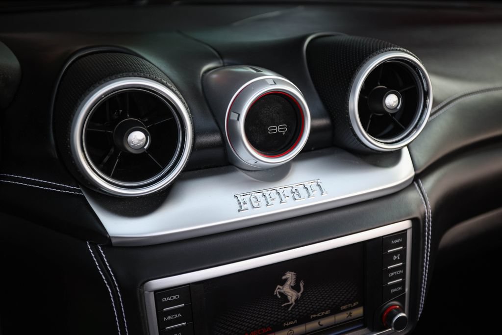 Used 2015 Ferrari California T RWD image 37