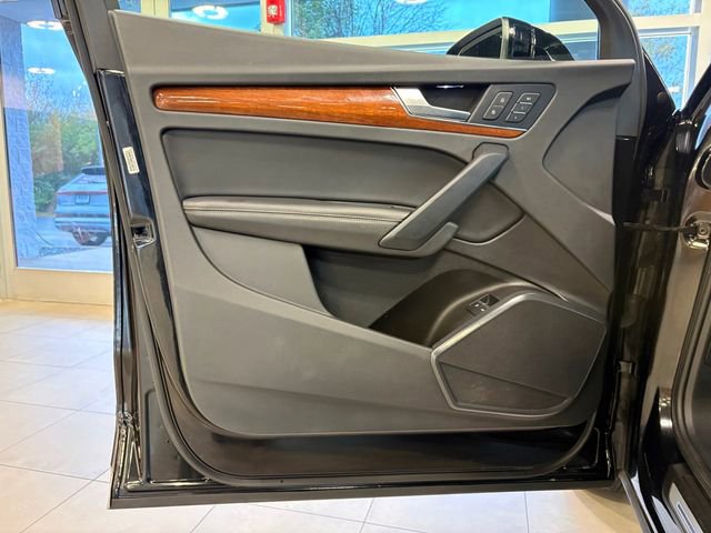Used 2022 Audi Q5 e Premium Plus w/ Premium Plus Package image 19