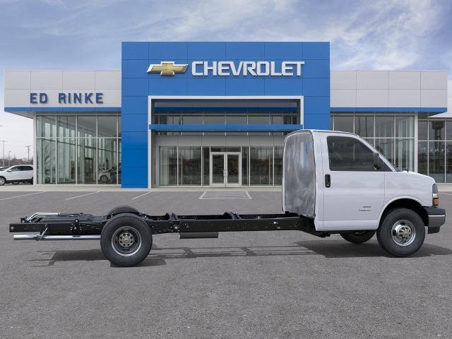 New 2026 Chevrolet Express 4500 w/ Power Convenience Package RWD image 5