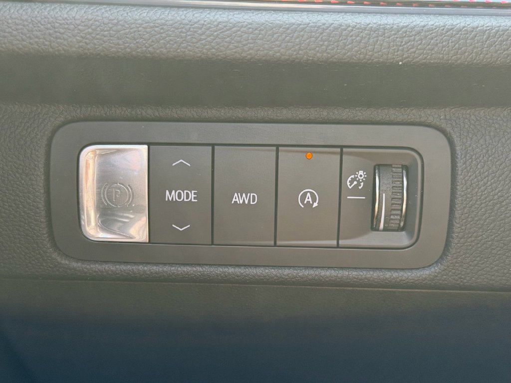 Used 2025 Chevrolet Traverse RS AWD/4WD image 36