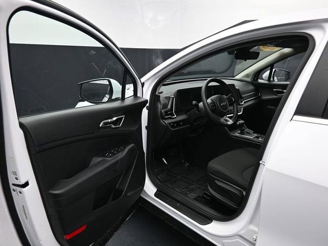 Used 2025 Kia Sportage LX image 12