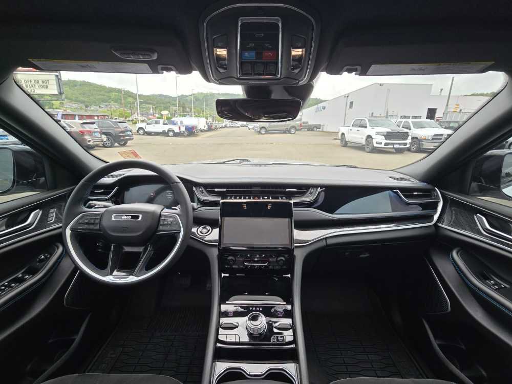 Used 2023 Jeep Grand Cherokee Trailhawk AWD/4WD image 15