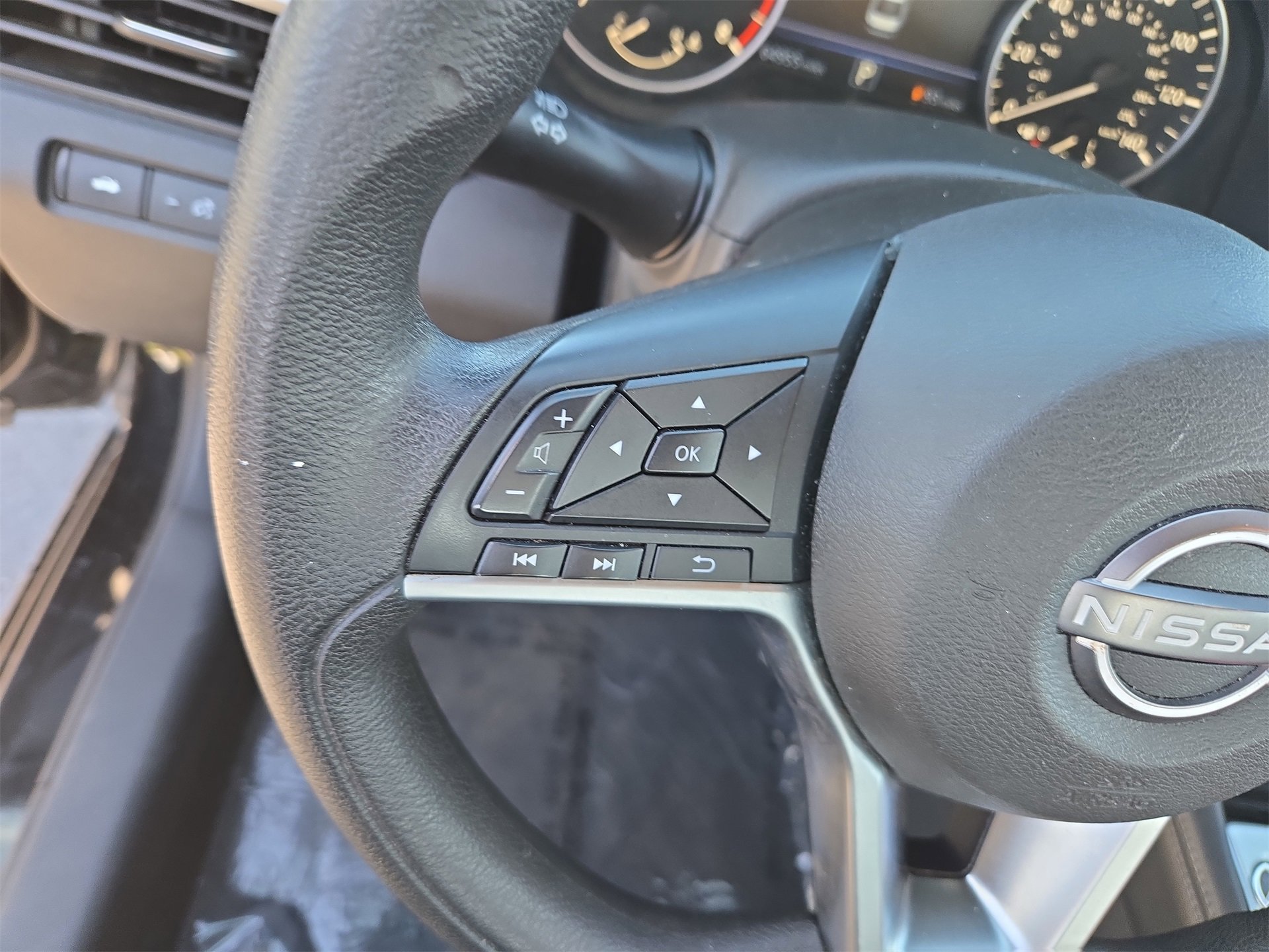 Used 2023 Nissan Altima 2.5 SV image 9