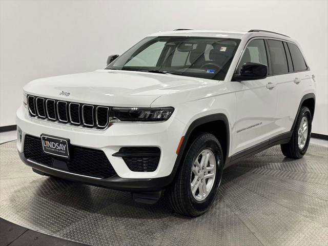 Certified 2023 Jeep Grand Cherokee Laredo image 3