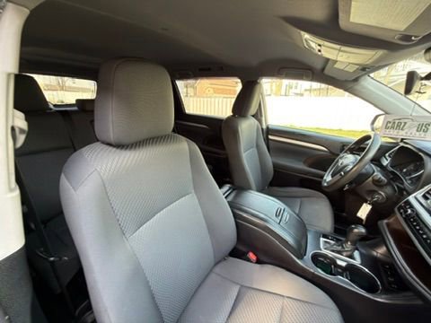 Used 2019 Toyota Highlander LE AWD/4WD image 33