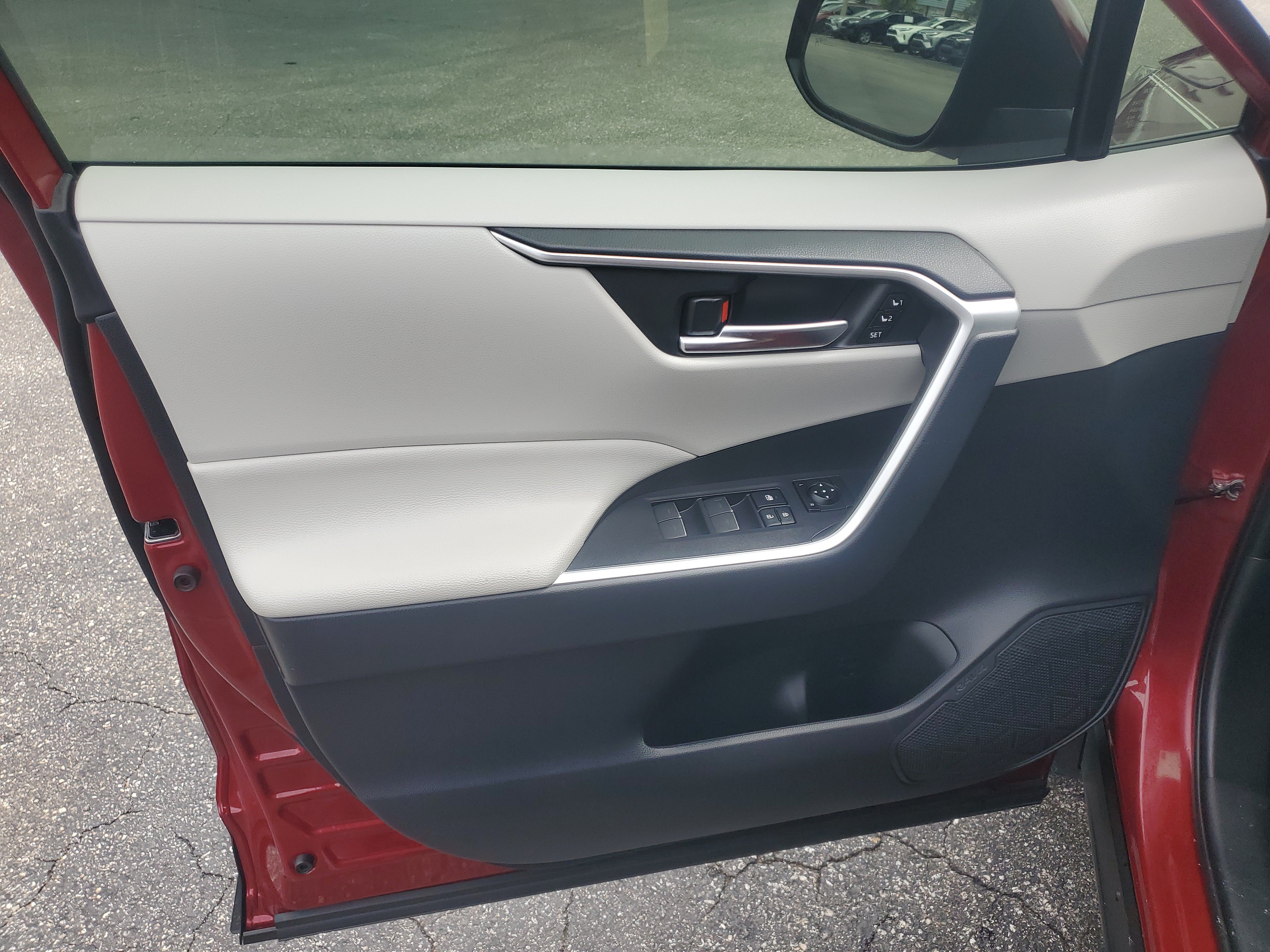Used 2025 Toyota RAV4 XLE Premium w/ Weather Package AWD/4WD image 23