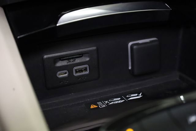 Used 2022 Buick Envision Avenir w/ Technology Package II image 24