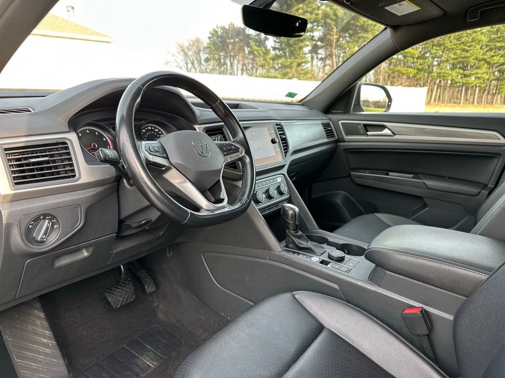 Used 2020 Volkswagen Atlas Cross Sport SE w/ Panoramic Sunroof Package image 17