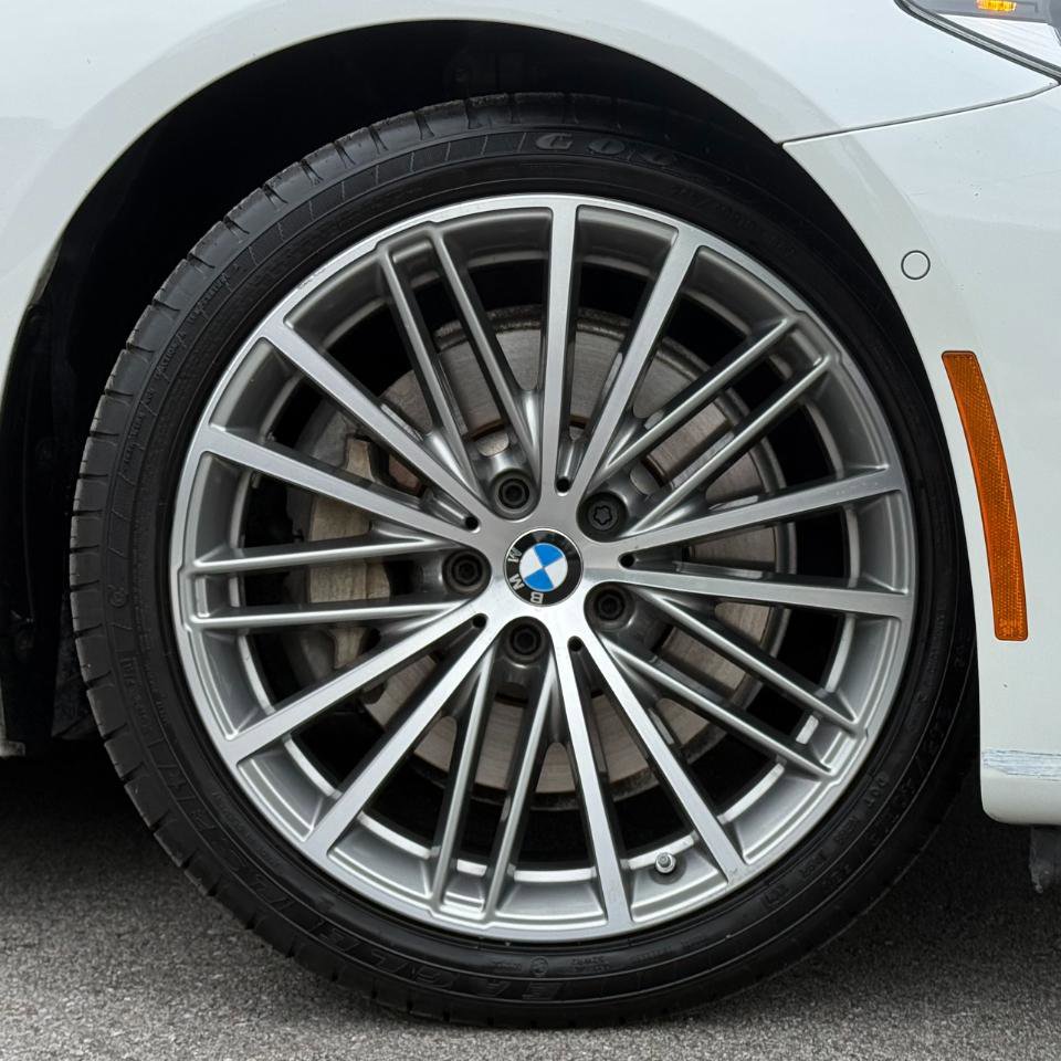 Used 2017 BMW 540i xDrive w/ Sport Package AWD/4WD image 31