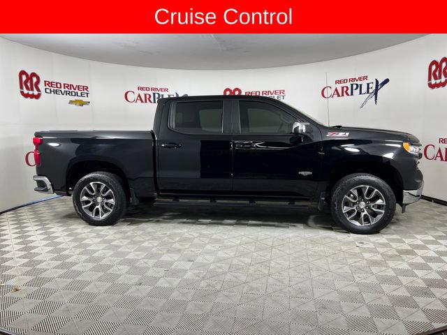 Used 2022 Chevrolet Silverado 1500 LT w/ Z71 Off-Road Package AWD/4WD image 9