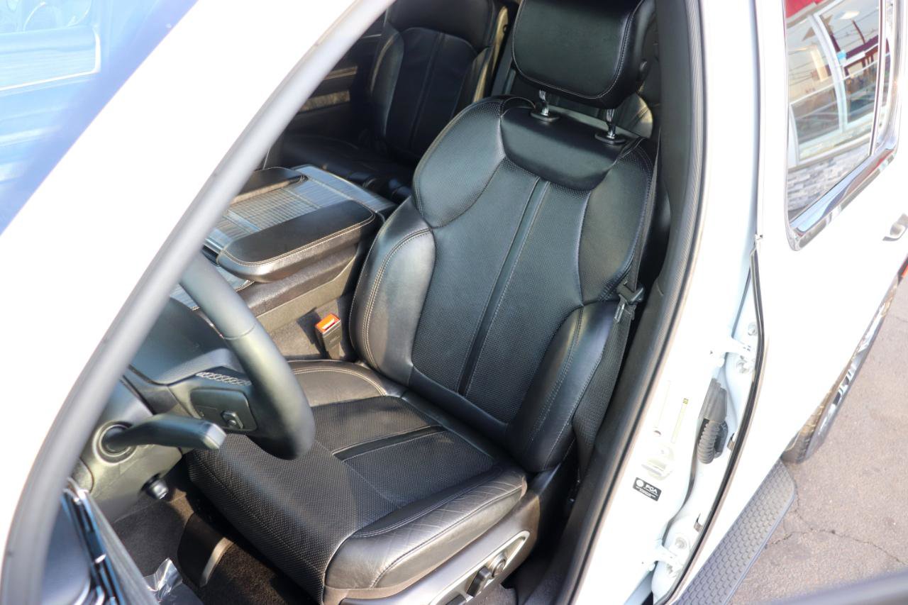 Used 2024 Jeep Wagoneer L Series II w/ Flexible Seating Group image 11