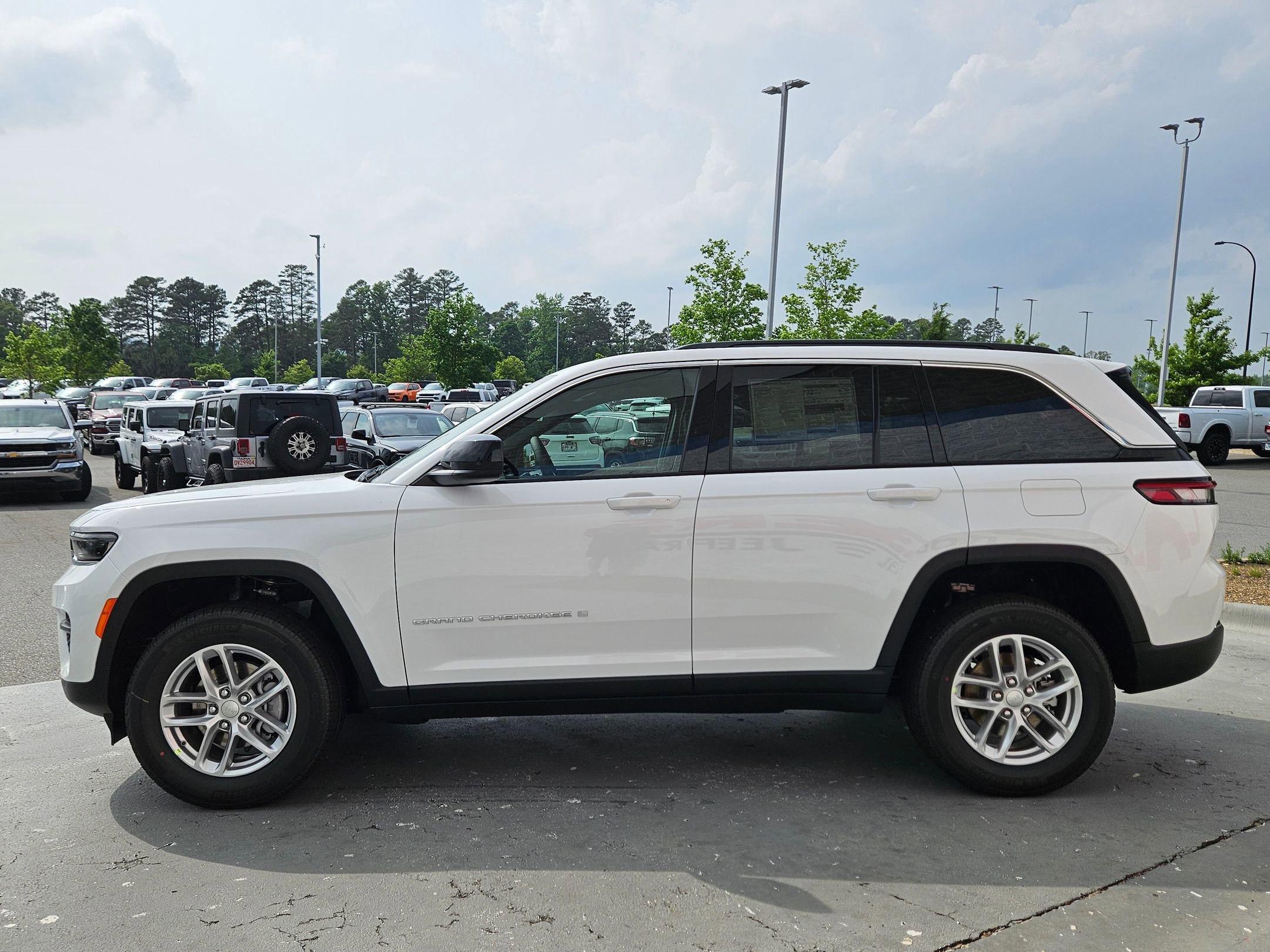 New 2026 Jeep Grand Cherokee Laredo RWD image 4