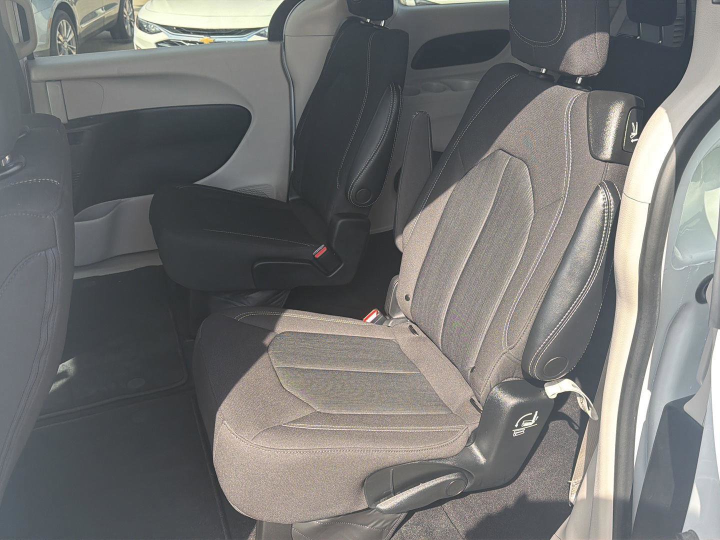 Used 2023 Chrysler Voyager LX image 29