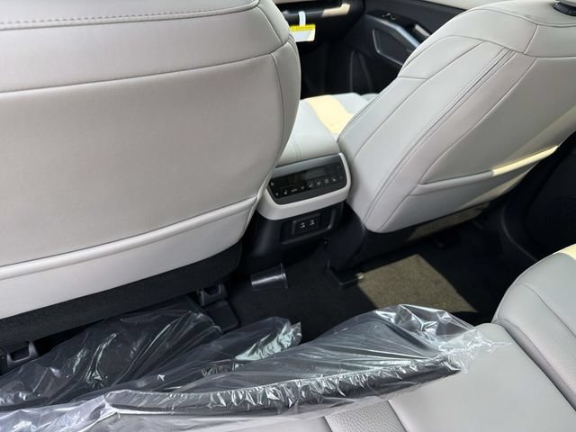 New 2026 Nissan Pathfinder SL w/ SL Premium Package (P04) AWD/4WD image 11