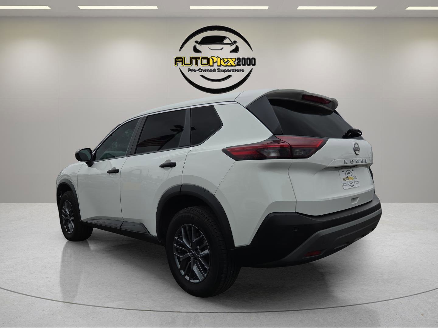 Used 2023 Nissan Rogue S FWD image 5