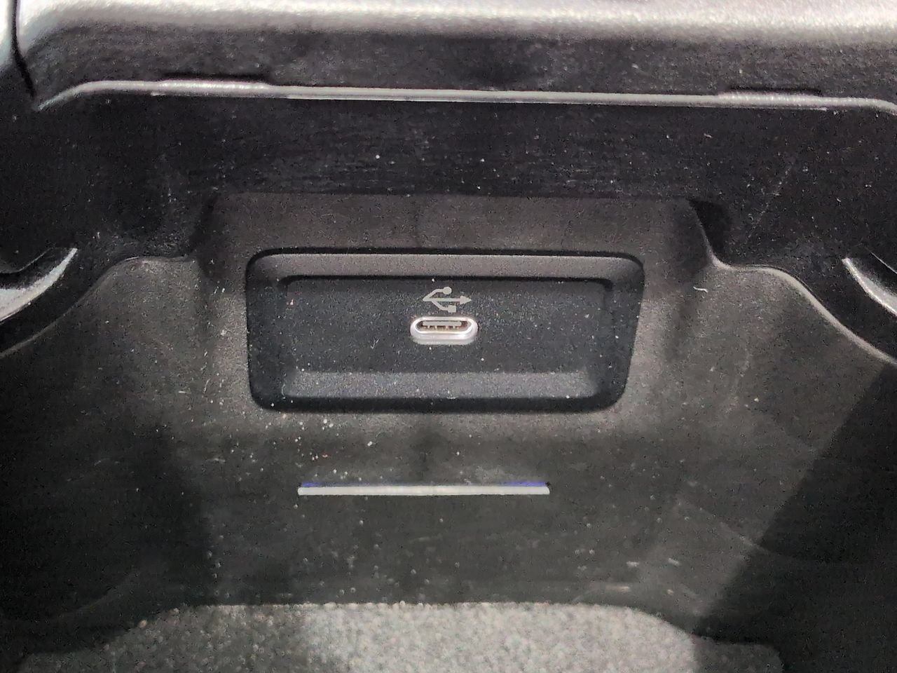Used 2025 Mercedes-Benz GLC 300 4MATIC image 23