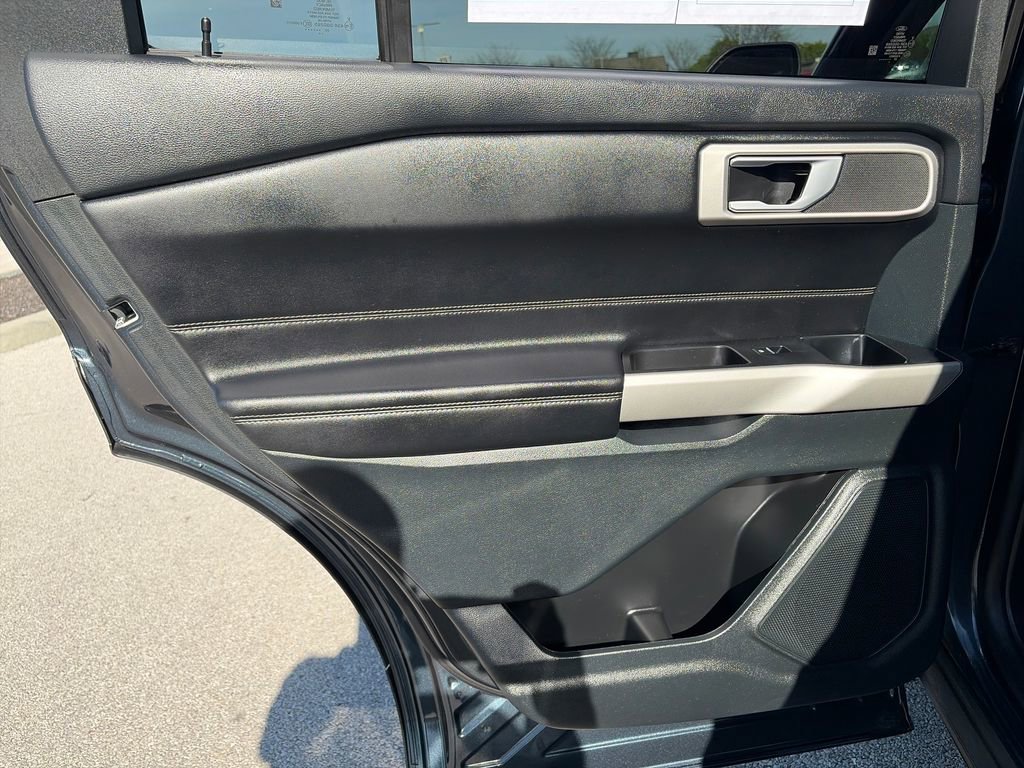 Used 2023 Ford Explorer XLT w/ Equipment Group 202A AWD/4WD image 25