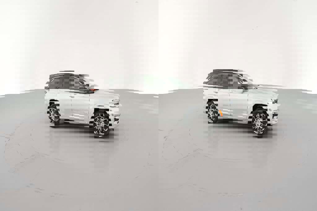 New 2025 Jeep Grand Cherokee Summit w/ Luxury Tech Group V image 15