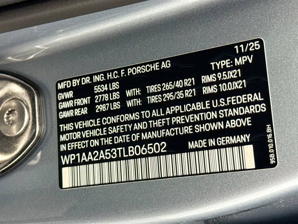 Used 2026 Porsche Macan AWD/4WD image 36