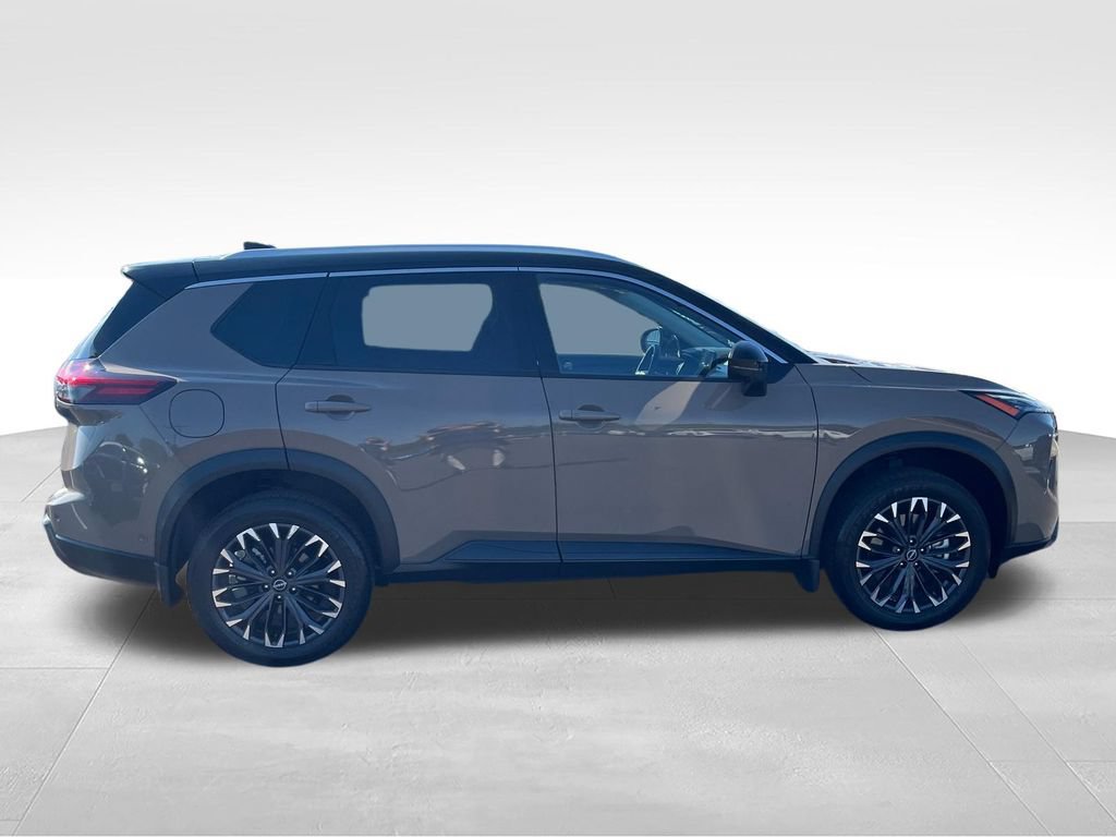 Used 2025 Nissan Rogue SL w/ Tech Package AWD/4WD image 7
