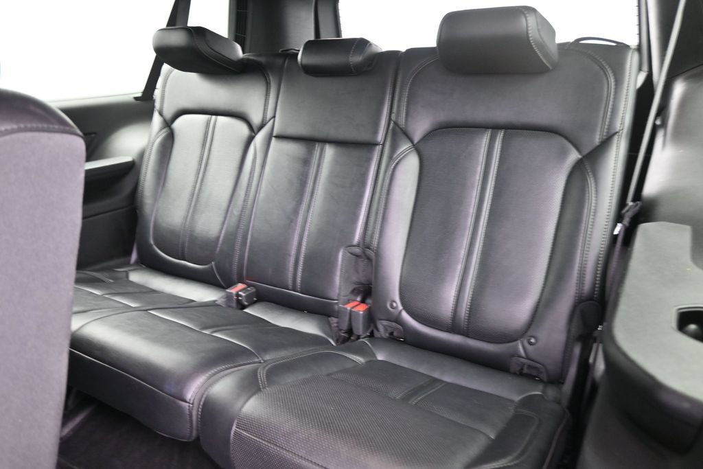 Used 2024 Jeep Wagoneer L Series II w/ Flexible Seating Group AWD/4WD image 16