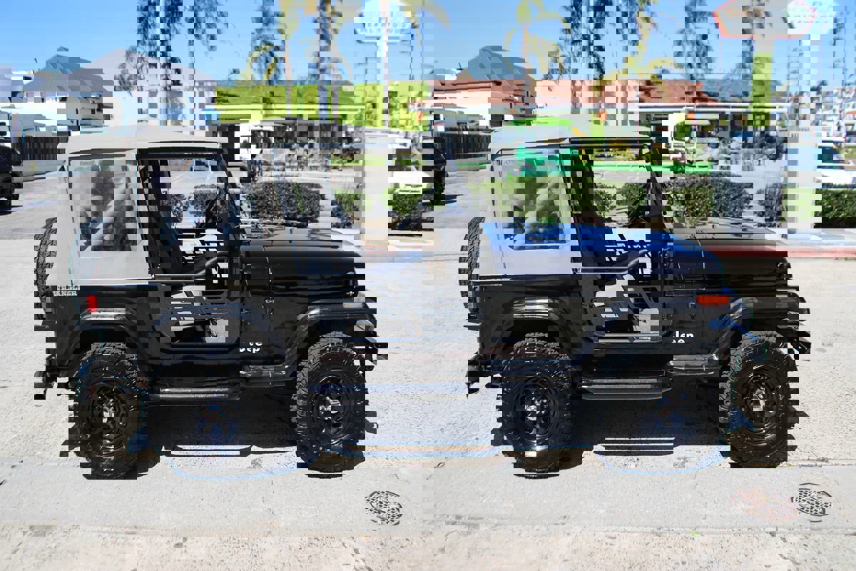 Used 1990 Jeep Wrangler S image 7