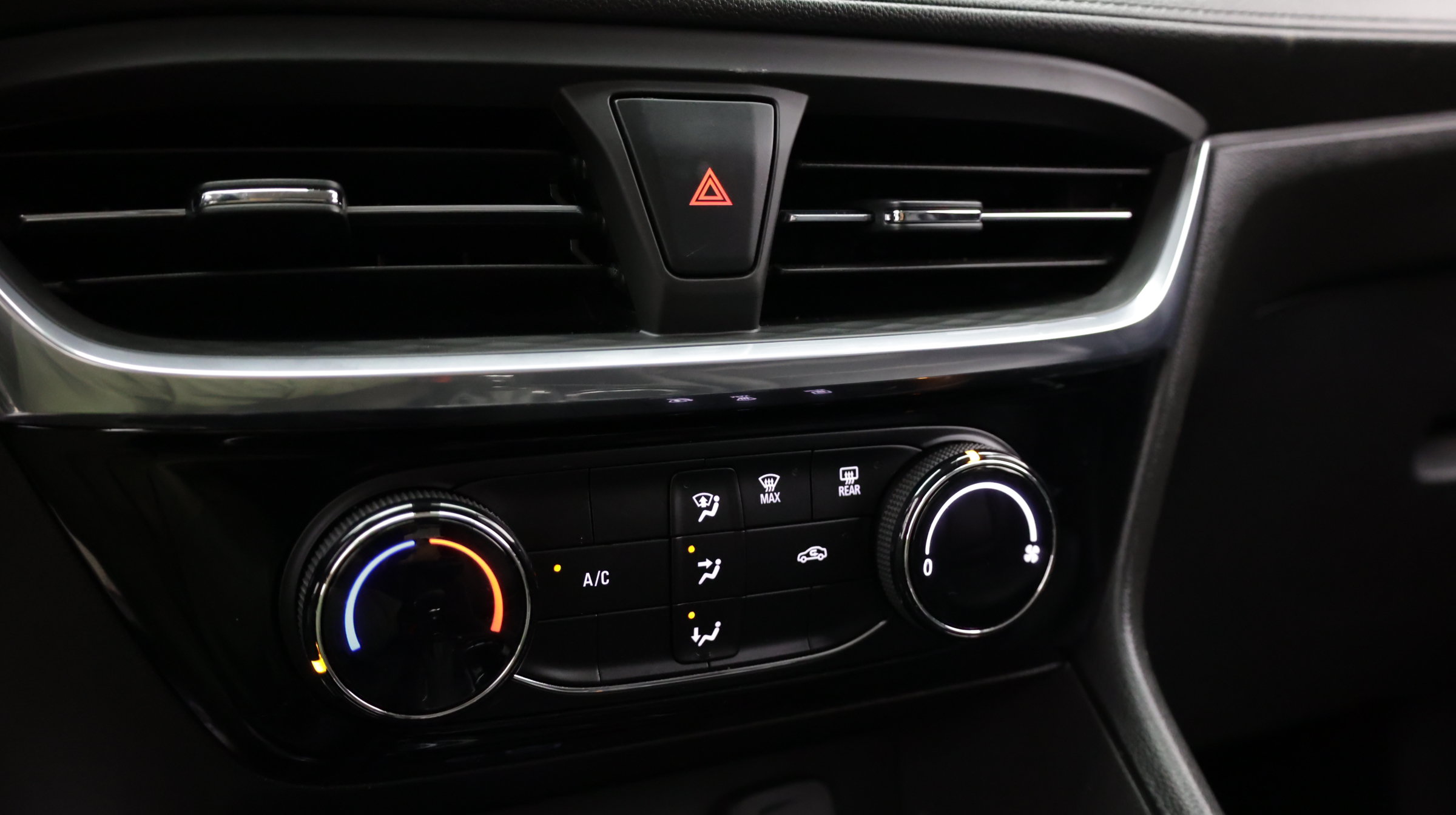 Used 2024 Buick Encore GX Sport Touring FWD image 24