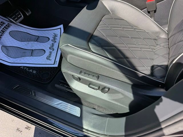 Certified 2024 Volkswagen Atlas SEL Premium R-Line image 17