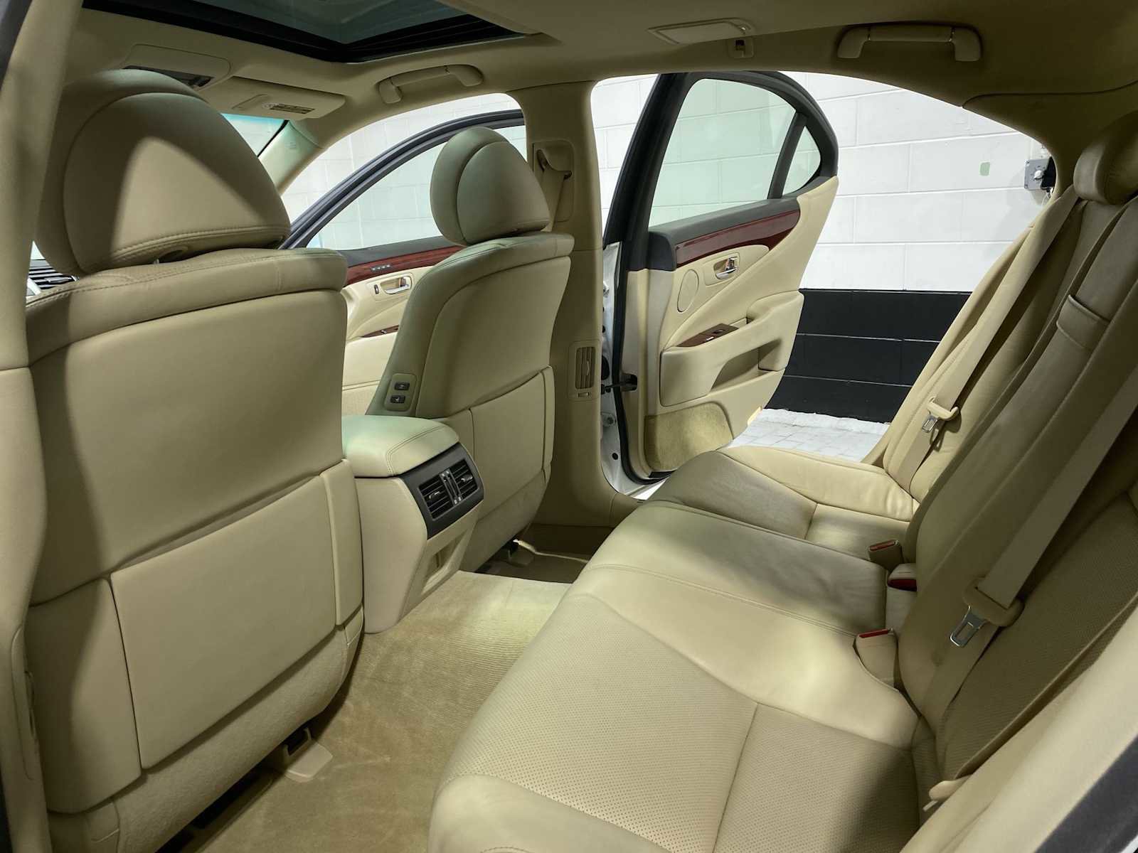 Used 2012 Lexus LS 460 AWD w/ Comfort Pkg image 12