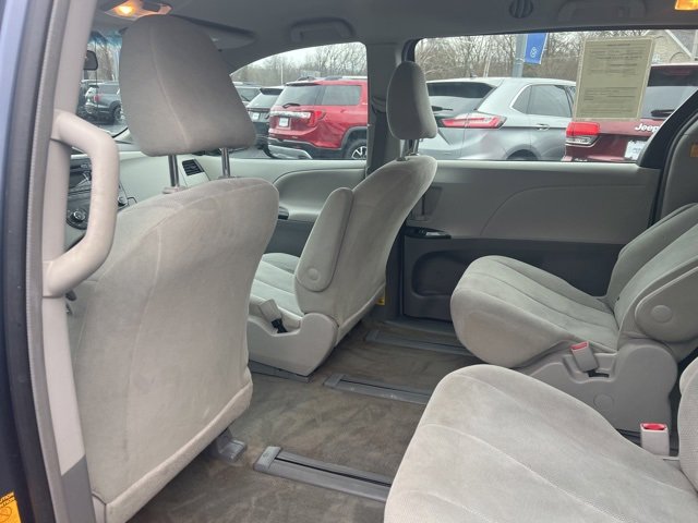 Used 2013 Toyota Sienna L image 12