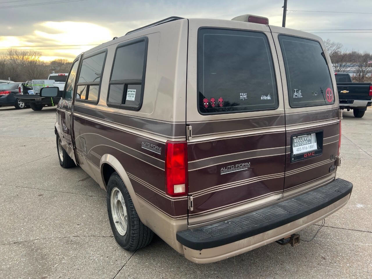 Used 1992 GMC Safari XT image 4