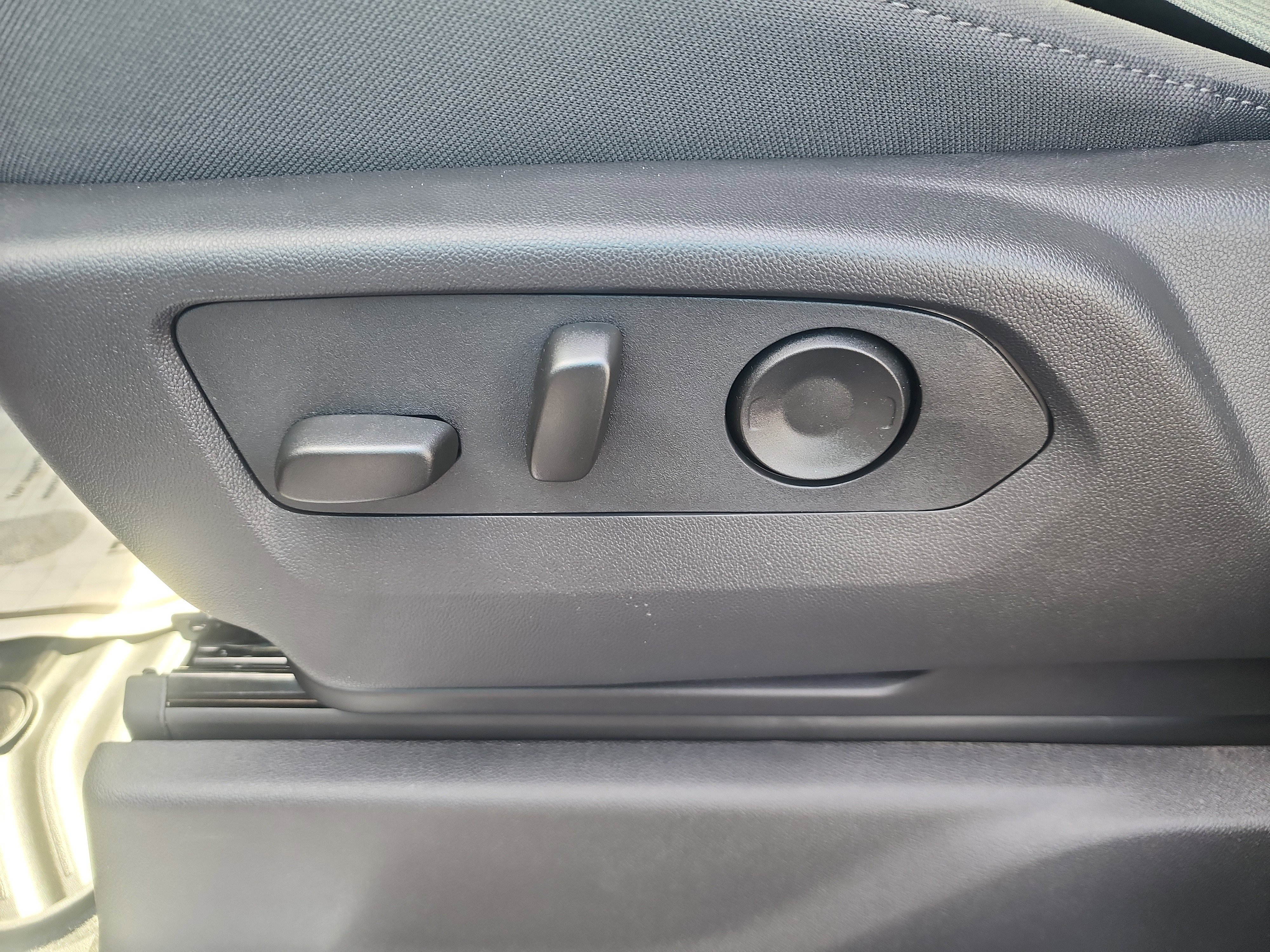 New 2025 GMC Sierra 1500 SLE w/ X31 Off-Road Package image 12