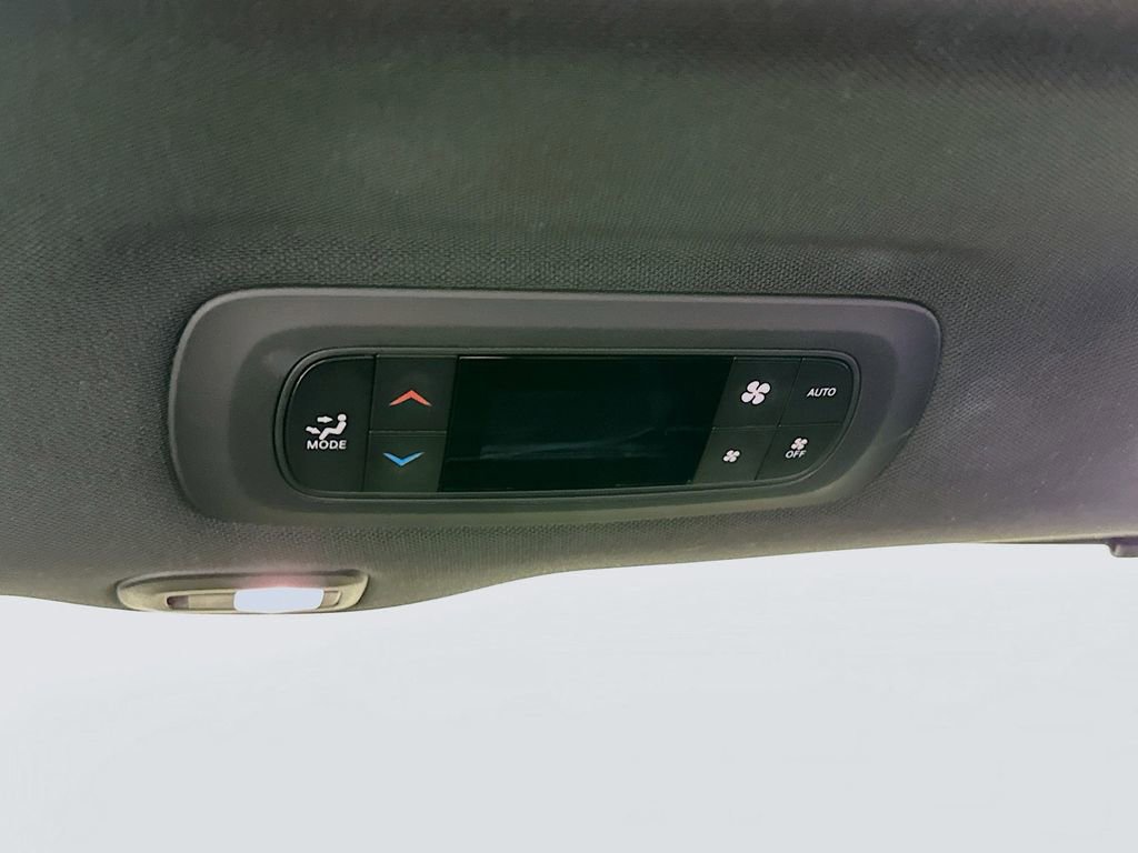 Used 2025 Chrysler Pacifica Limited FWD image 34