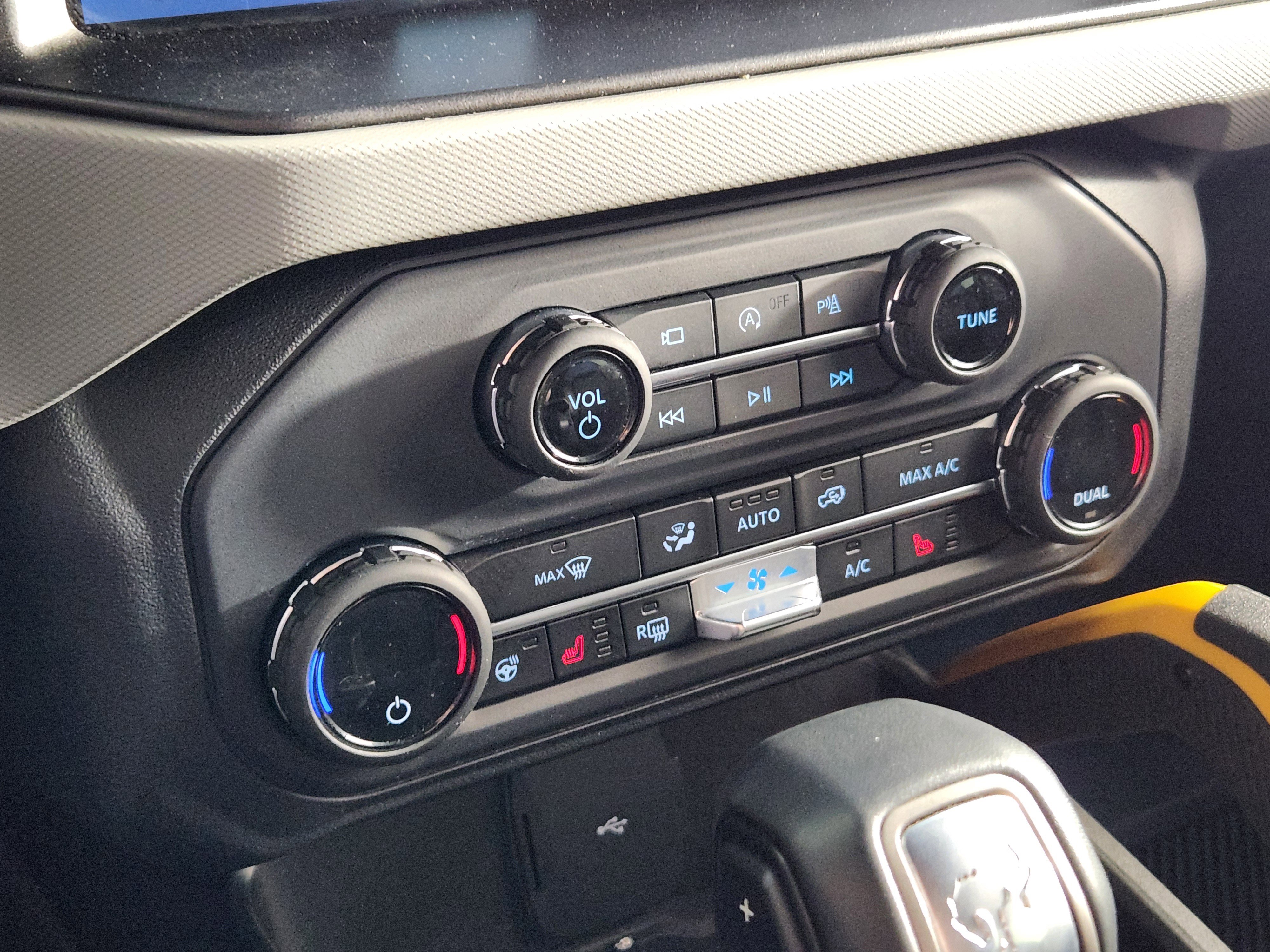 Used 2023 Ford Bronco Badlands image 23