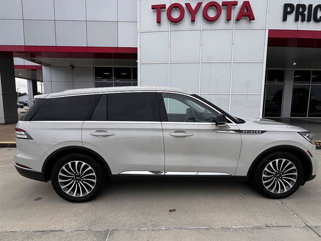 Used 2023 Lincoln Aviator Reserve RWD image 2