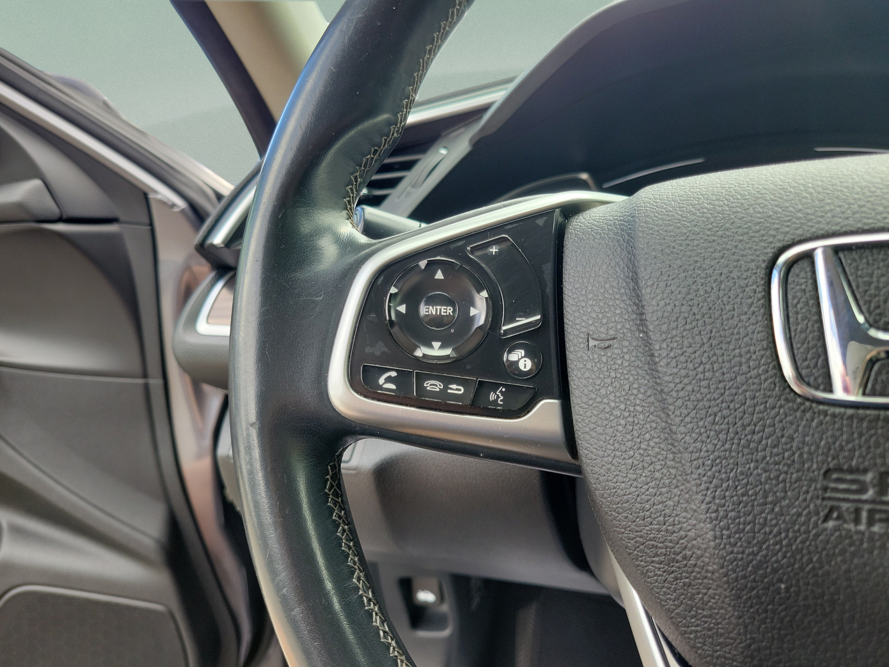 Used 2019 Honda Civic Touring image 18