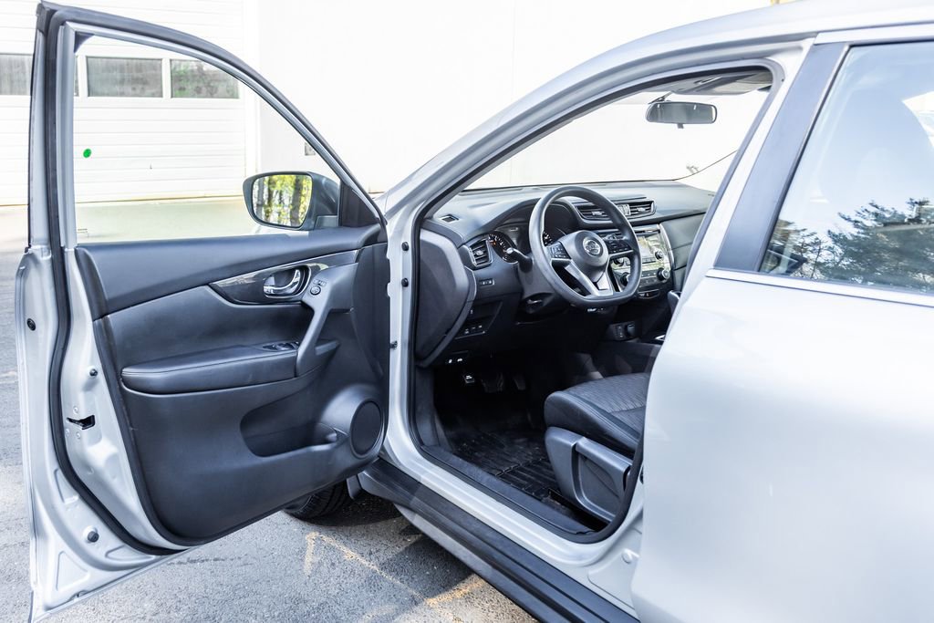 Used 2017 Nissan Rogue S AWD/4WD image 24