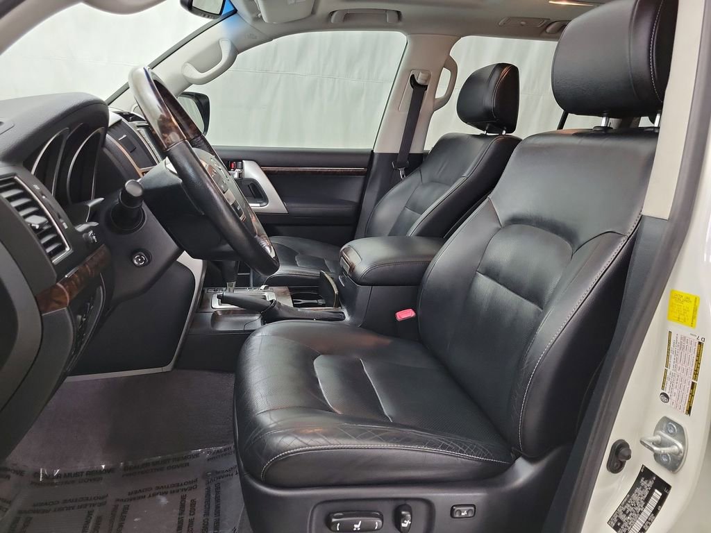 Used 2014 Toyota Land Cruiser image 8