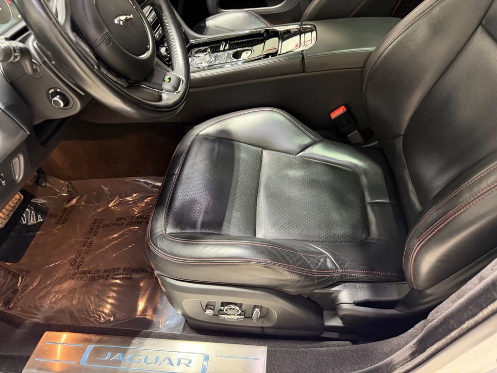 Used 2016 Jaguar XJ RWD image 26