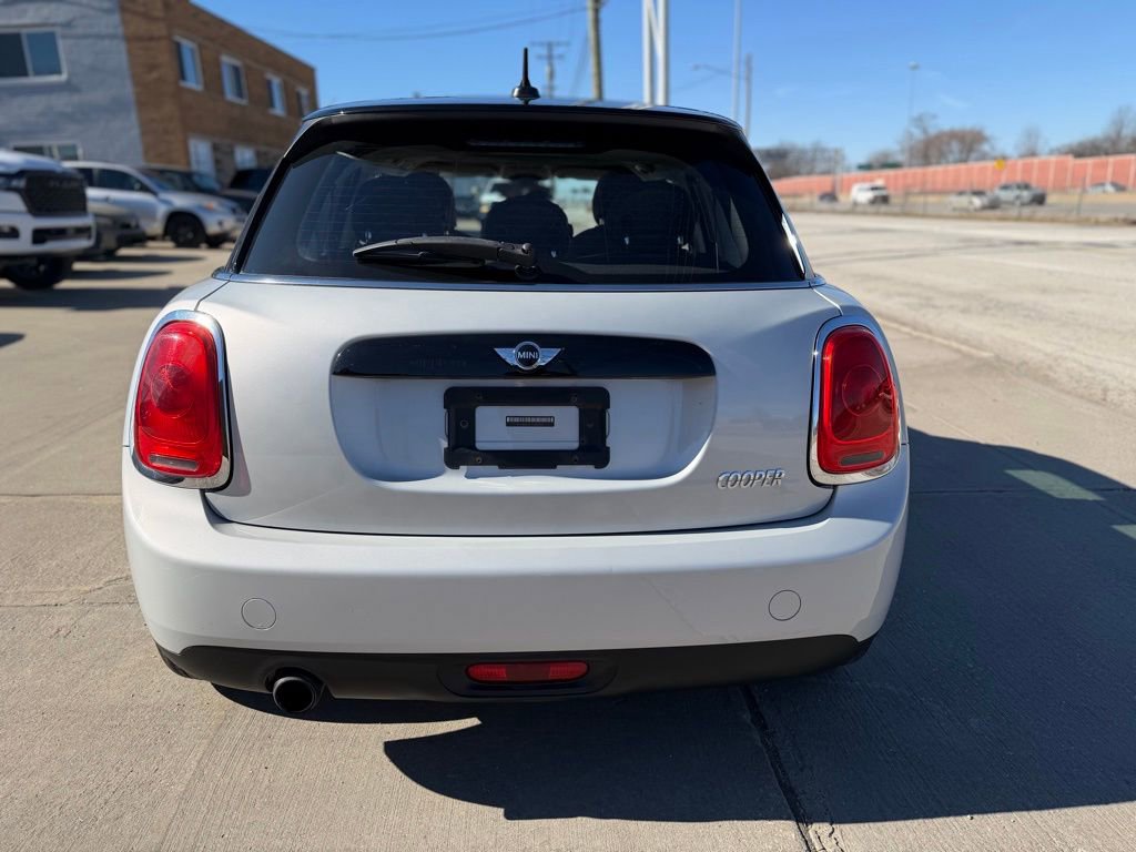 Used 2017 MINI Cooper 4-Door Hardtop image 6